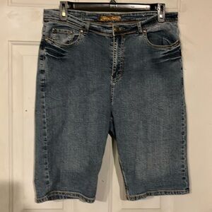 EUC Miss Juli size 16 Bermuda shorts